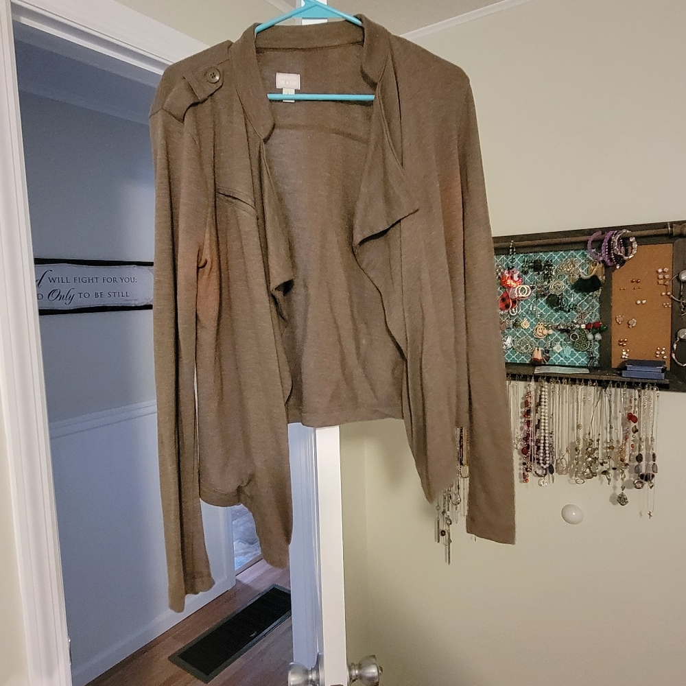 Army green/dark tan long sleeved sweater
